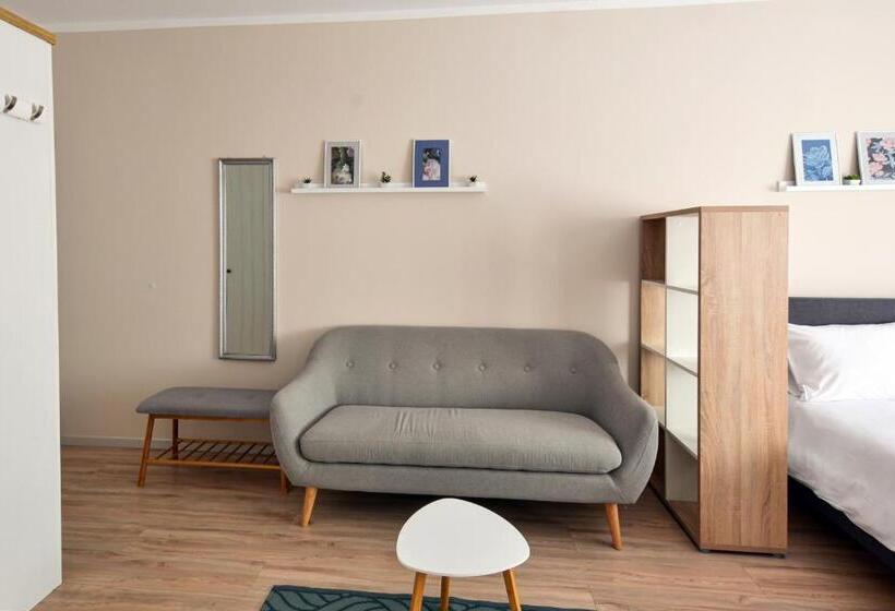 استودیوی استاندارد, Mandarin Premium Apartments
