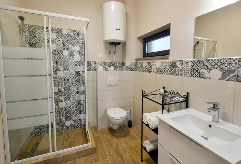 استودیوی استاندارد, Mandarin Premium Apartments