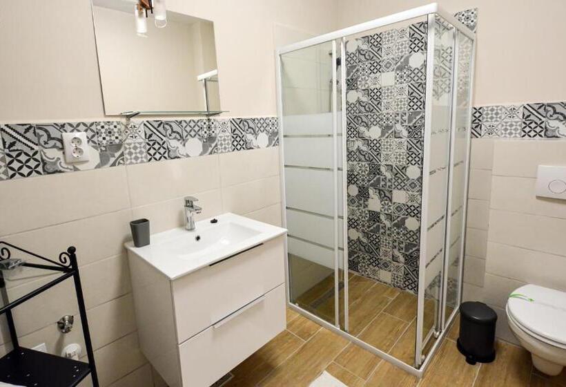 استودیوی سوپریور, Mandarin Premium Apartments