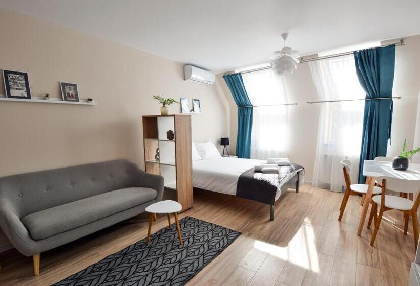 استودیوی سوپریور, Mandarin Premium Apartments