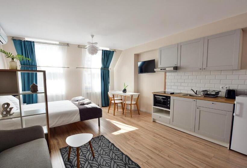 استودیوی سوپریور, Mandarin Premium Apartments