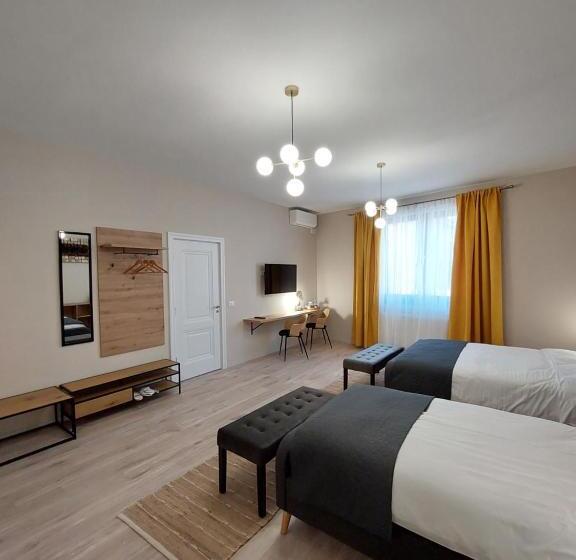 سوئیت جونیور خانوادگی, Mandarin Premium Apartments
