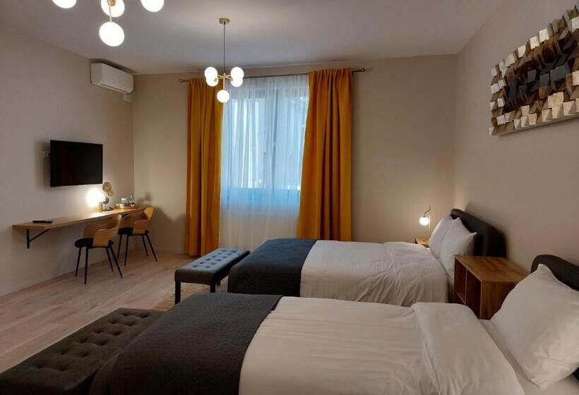 سوئیت جونیور خانوادگی, Mandarin Premium Apartments