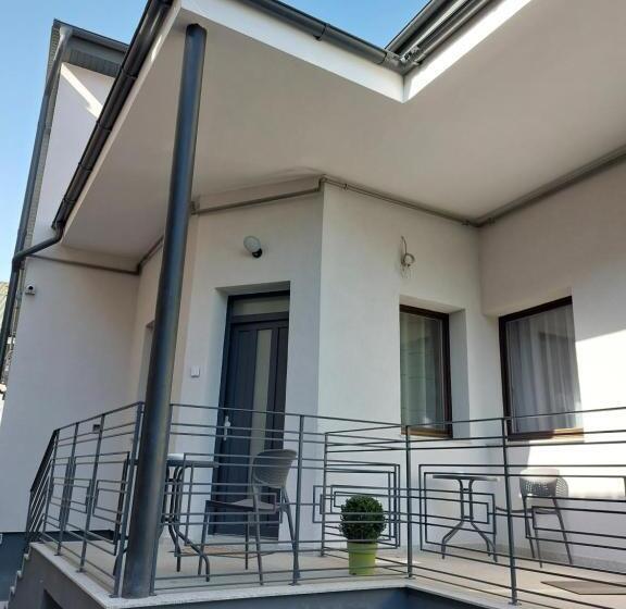 اتاق استاندارد با تراس, Mandarin Premium Apartments