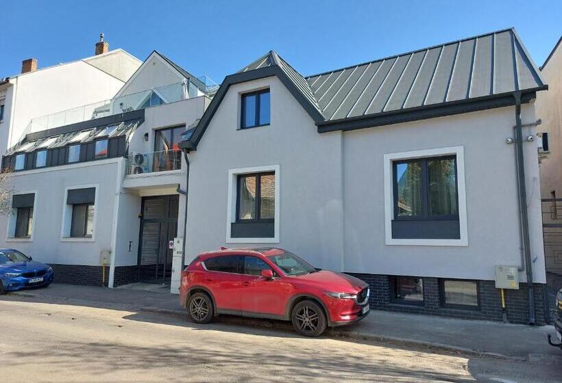 سوئیت جونیور خانوادگی, Mandarin Premium Apartments