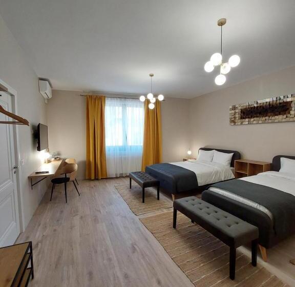 سوئیت جونیور خانوادگی, Mandarin Premium Apartments
