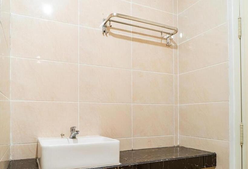 Номер Стандарт, Reddoorz Plus Near Teras Kota 3