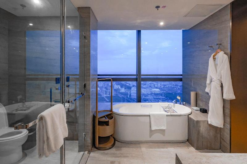 Club Room King Bed, The Westin Zhongshan Guzhen