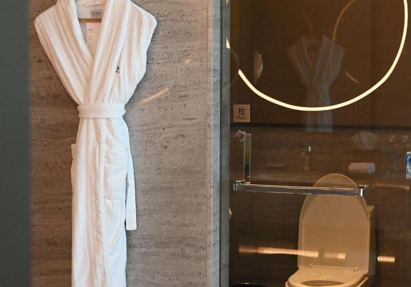 Club Room King Bed, The Westin Zhongshan Guzhen