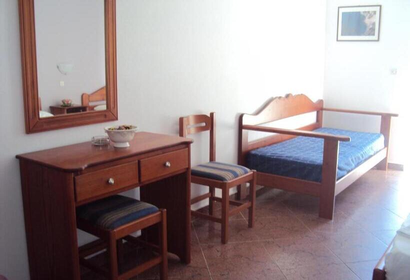 اتاق استاندارد چهار تخته, Golden Star Rooms