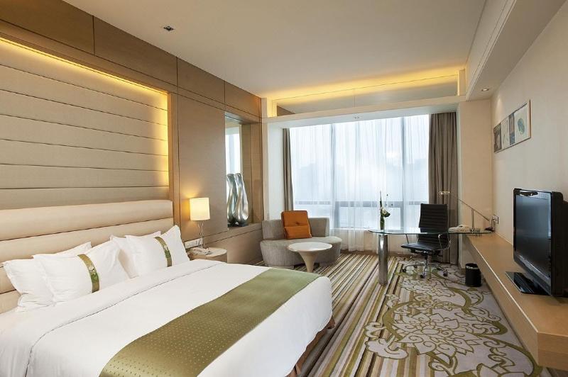 سوییت لوکس, Sarina Hotel & Villa