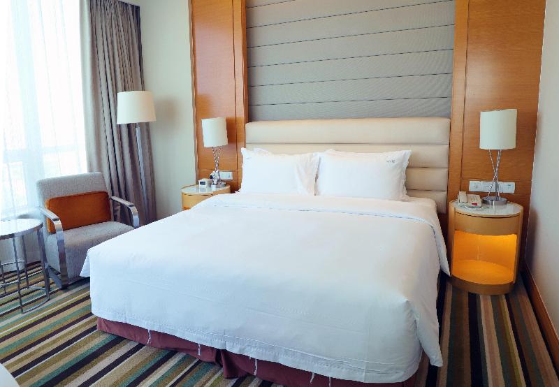 سوییت لوکس, Sarina Hotel & Villa