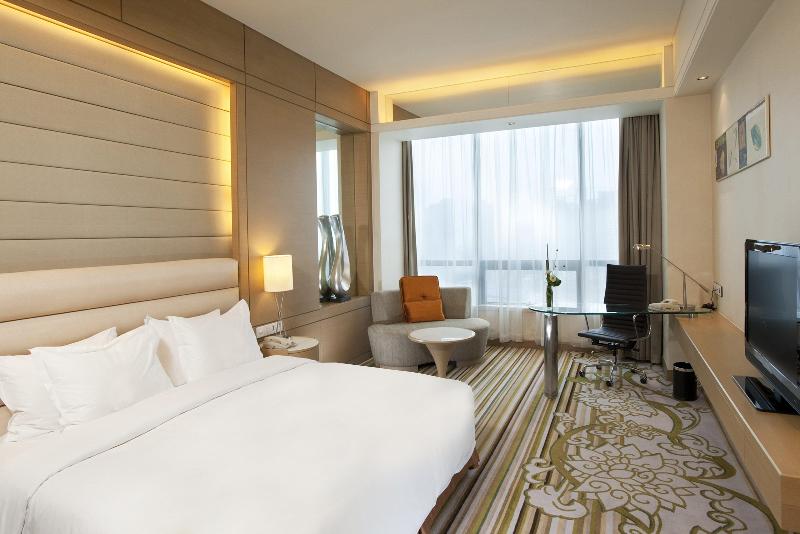 سوییت لوکس, Sarina Hotel & Villa