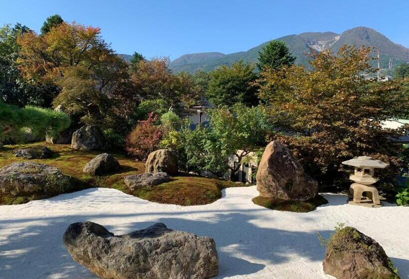 Четырехместный Номер Стандарт Вид на Сад, Onsen & Garden Asante Inn