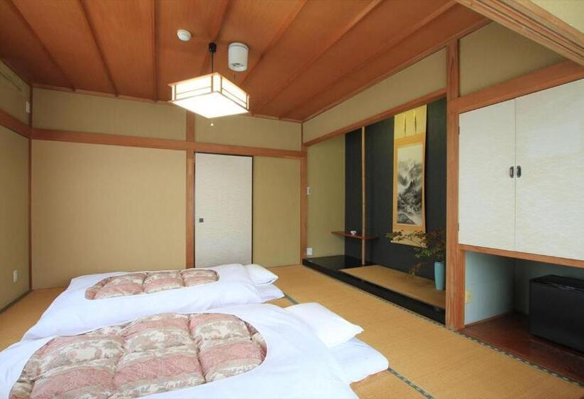 Четырехместный Номер Стандарт Вид на Сад, Onsen & Garden Asante Inn