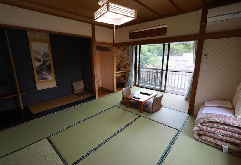 Четырехместный Номер Стандарт Вид на Сад, Onsen & Garden Asante Inn
