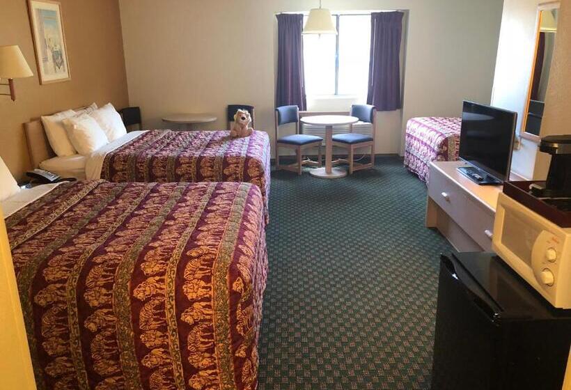 Трехместный Номер Deluxe, Kings Inn Cody