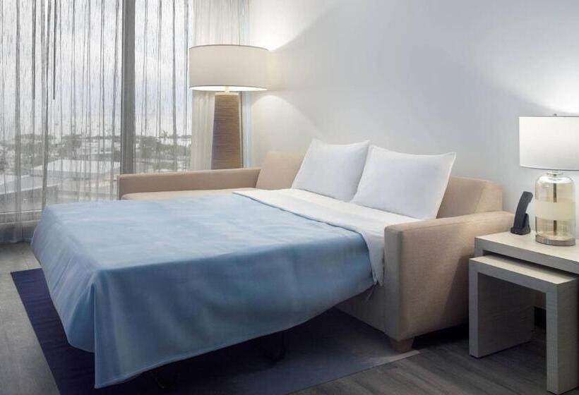 Люкс Кровать Кинг, Courtyard Miami Coconut Grove