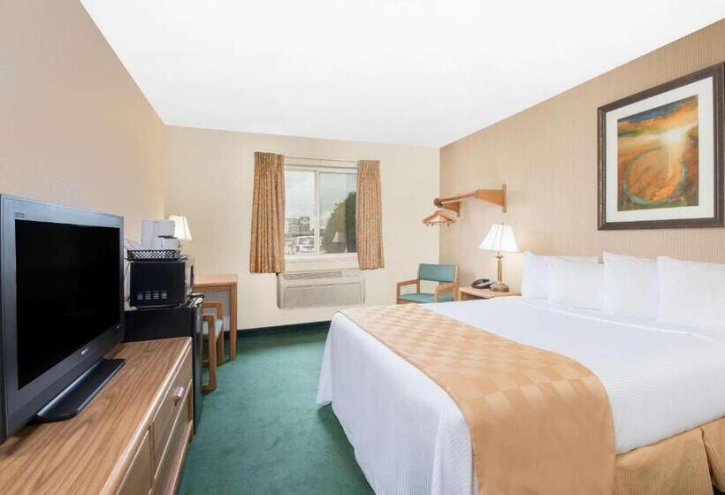 Номер Стандарт Адаптированный для Инвалидов, Days Inn & Suites By Wyndham Fargo 19th Ave/airport Dome