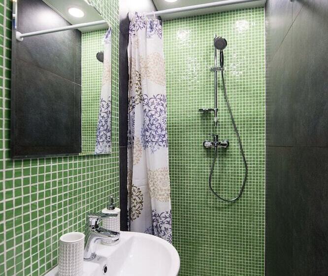 اتاق استاندارد, Hostel People