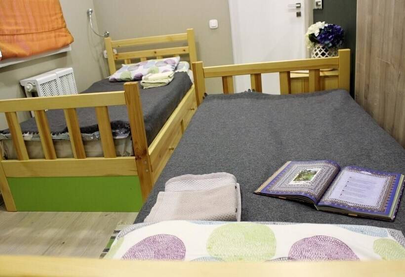 اتاق استاندارد, Hostel People