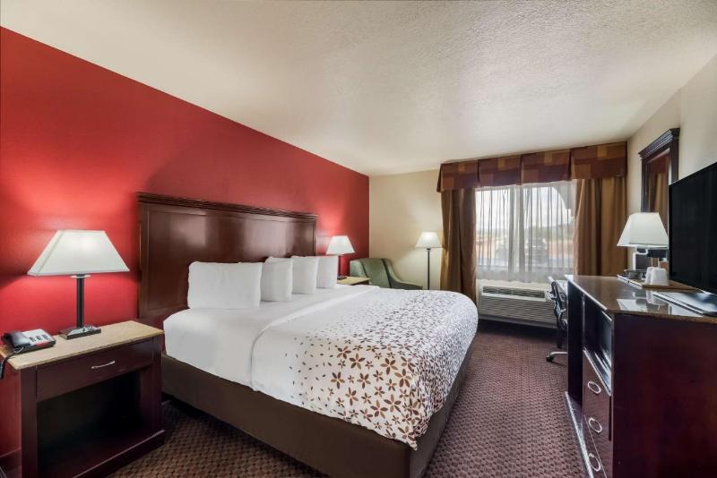 سوئیت با تخت بزرگ, Surestay Plus Hotel By Best Western Silver City