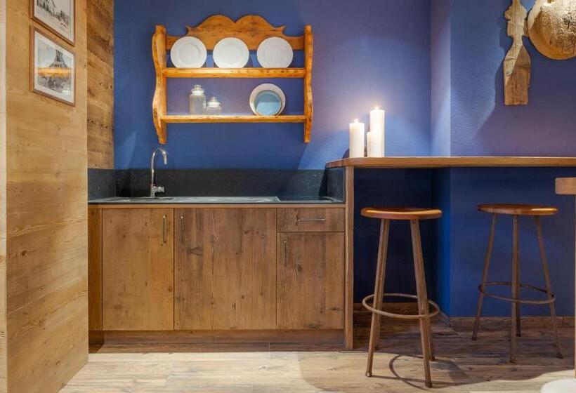 Полулюкс, John Luxury Suites