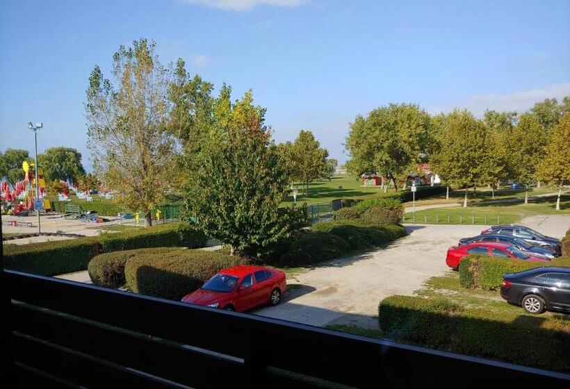اتاق استاندارد با بالکن, Promenade