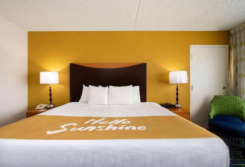 디럭스 스위트, Days Inn By Wyndham Absecon Atlantic City Area