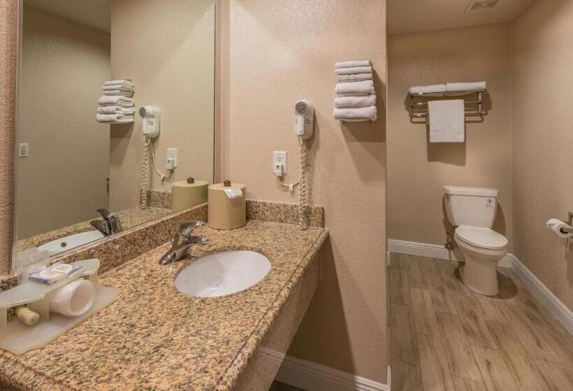 Стандартный Номер Кровать Кинг, Edge Water Inn