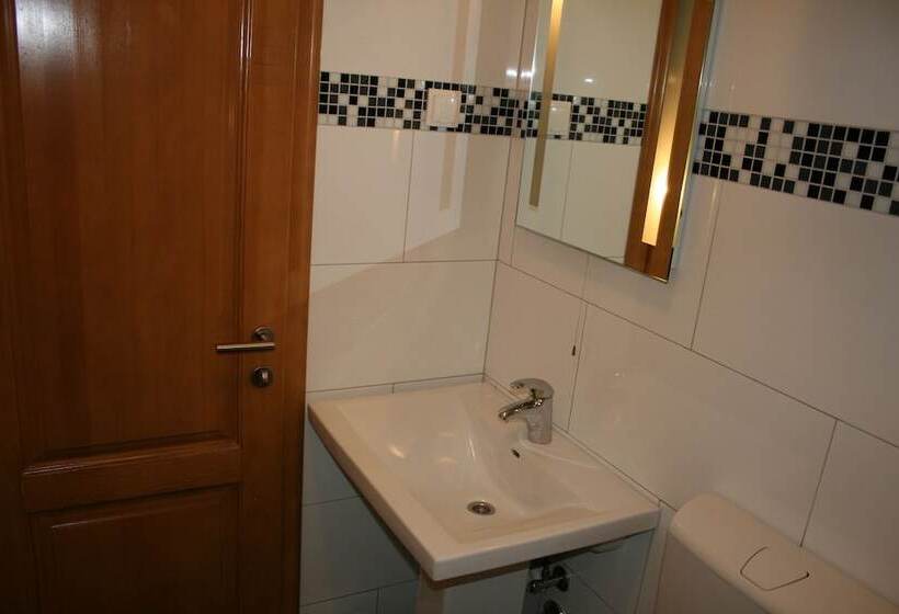 Номер Комфорт, Rooms And Apartments Emily