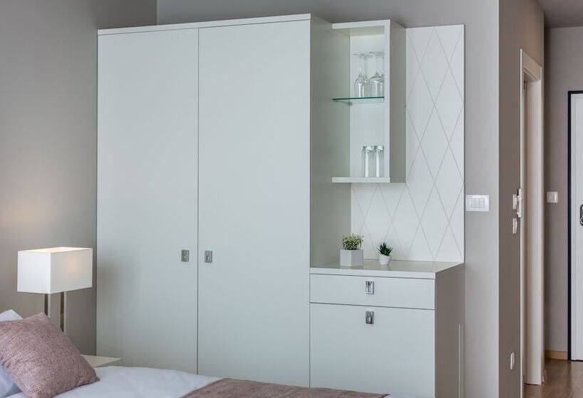 デラックスルーム, Apartments & Rooms Preelook