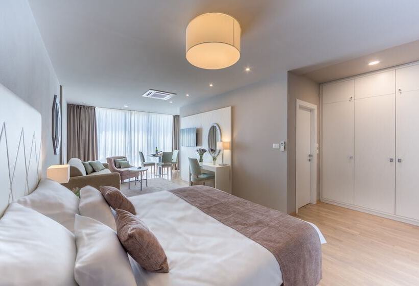 スタンダードスタジオ, Apartments & Rooms Preelook