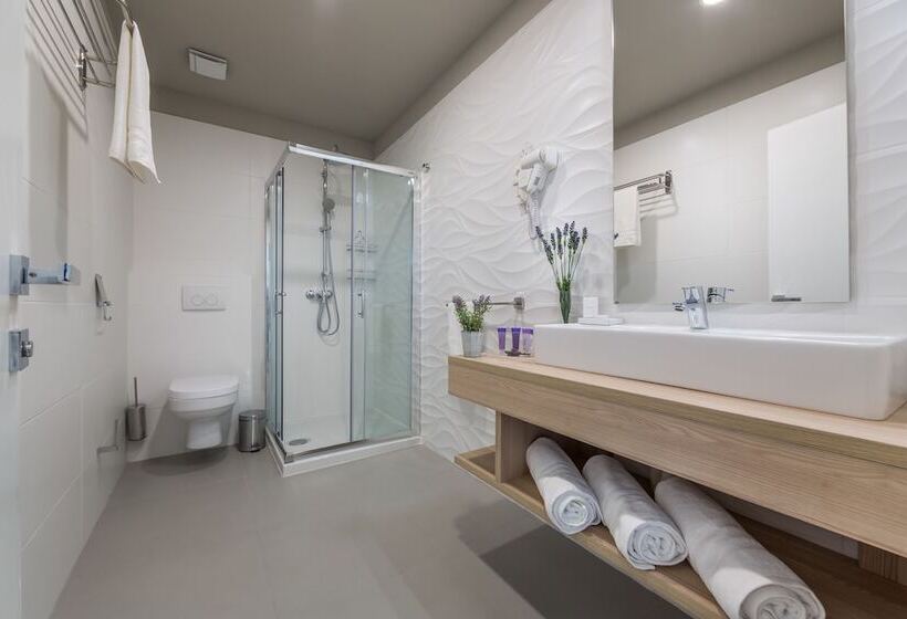 スタンダードスタジオ, Apartments & Rooms Preelook