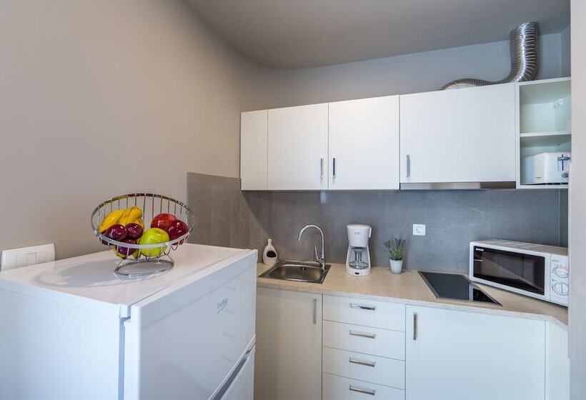 スーペリアスタジオ, Apartments & Rooms Preelook