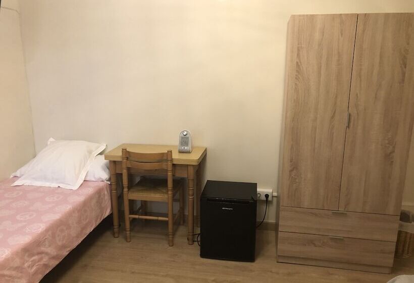 Номер Стандарт, Hostel Penedes
