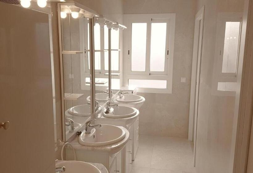 Кровать в Общей Комнате, Hostel Penedes