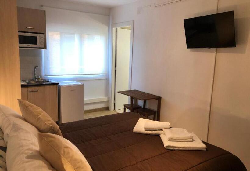 استودیوی استاندارد, Hostel Penedes