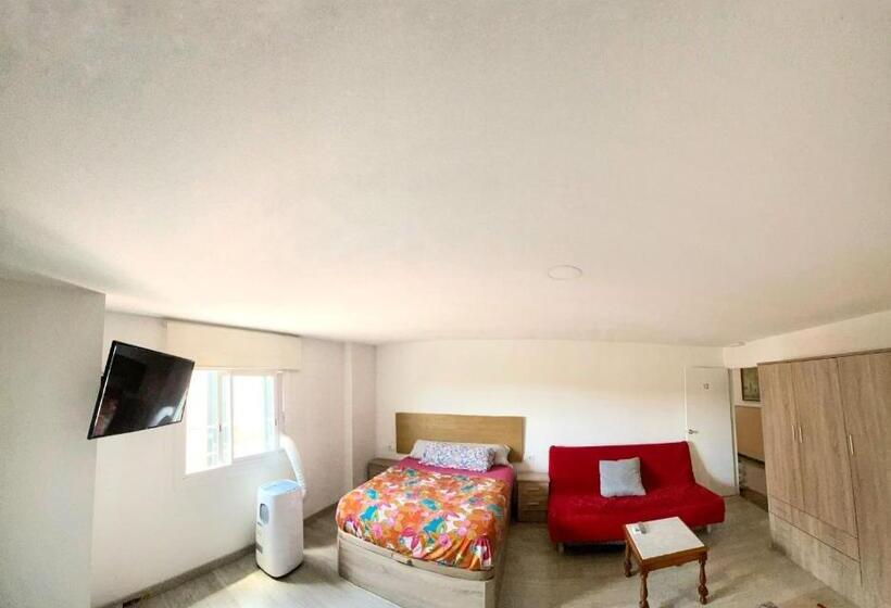 Студия Deluxe, Hostel Penedes