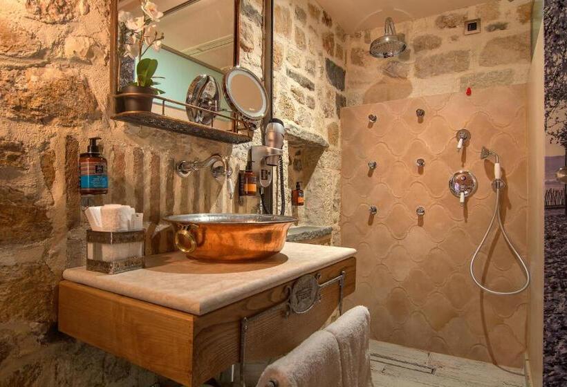 Номер Deluxe Кровать Кинг, Kamares Historic Boutique Hotel & Spa