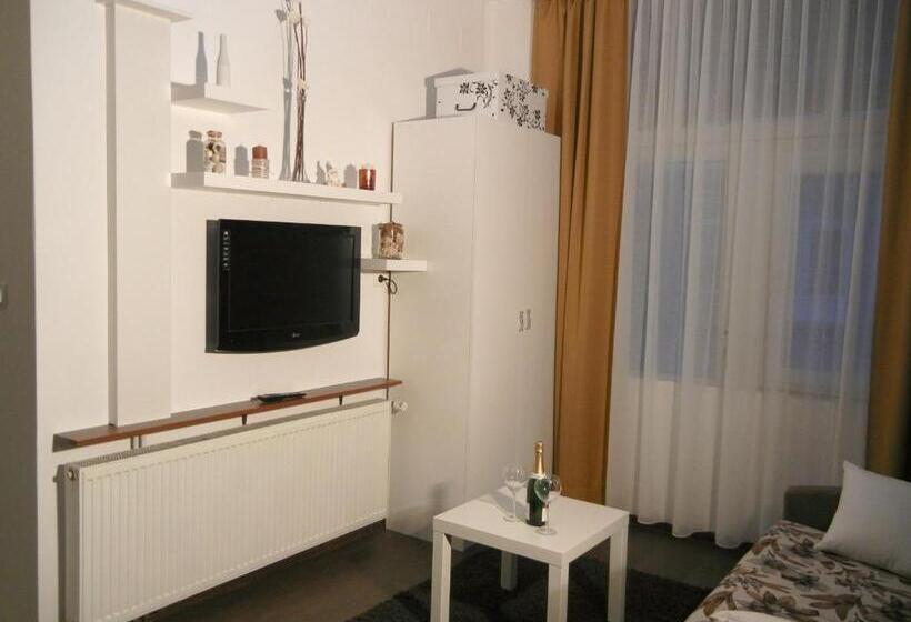 Студия Стандарт, Villa Lucia   Apartments&rooms