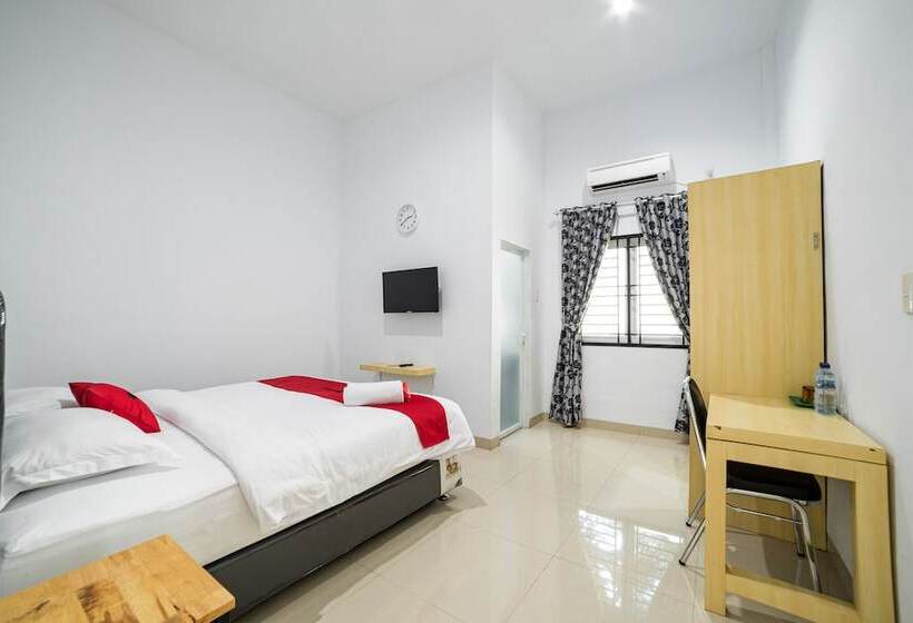 Номер Deluxe, Reddoorz Plus Near Thamrin Plaza Medan