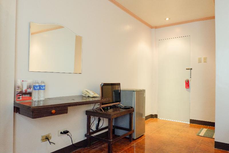 Номер Стандарт, Reddoorz Near Maribago Barangay Hall