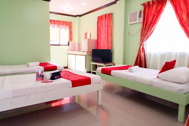 Семейный Номер, Reddoorz Near Maribago Barangay Hall