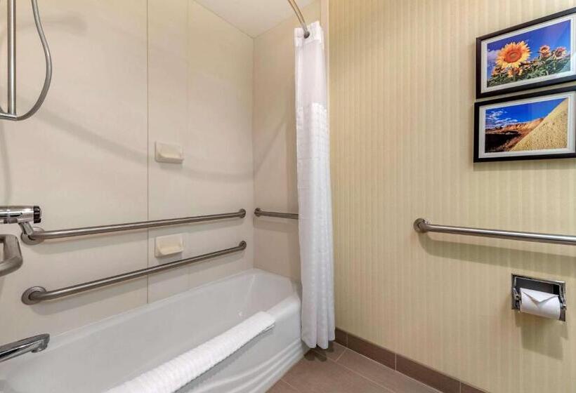 장애인을 위한 스위트, Comfort Inn & Suites Warsaw Near Us30