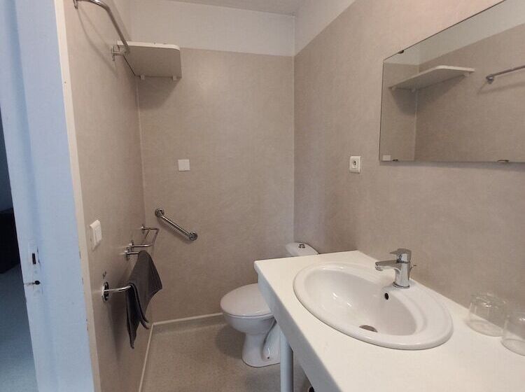 Семейный Номер, Hôtel Labat