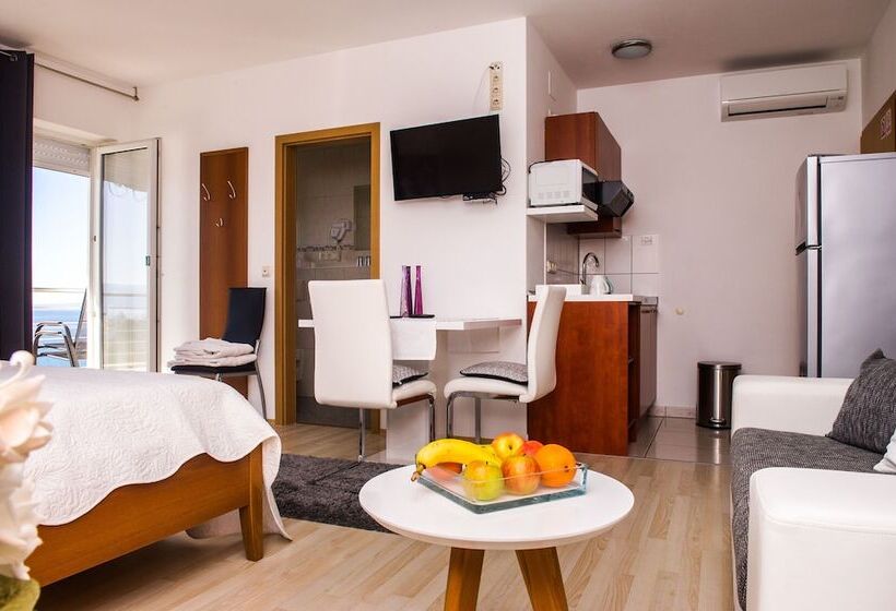 استودیوی استاندارد, Apartment And Rooms Ana