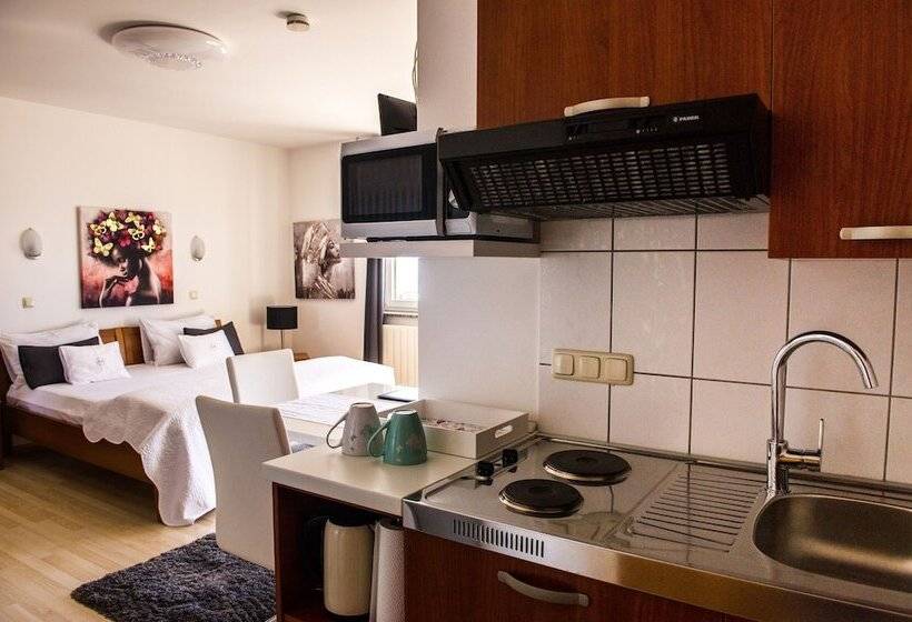 استودیوی استاندارد, Apartment And Rooms Ana