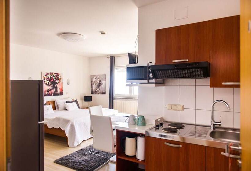 استودیوی استاندارد, Apartment And Rooms Ana