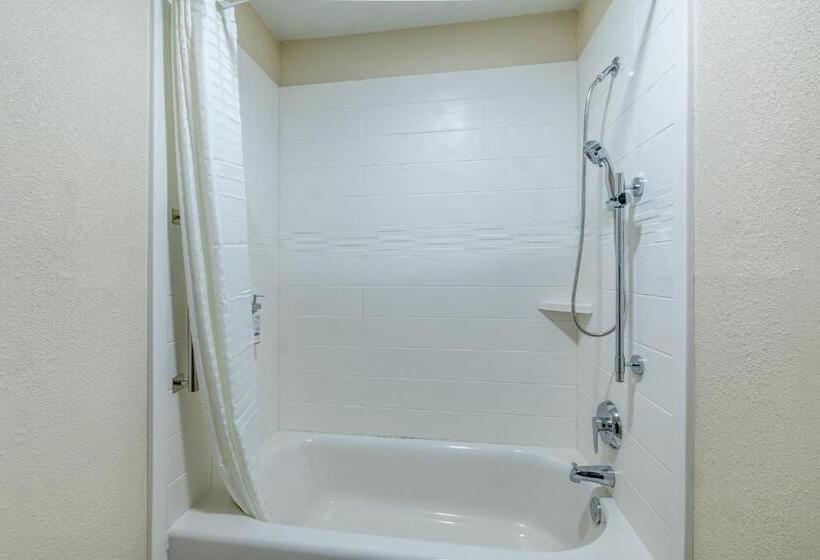 استودیوی استاندارد با تخت دو نفره بزرگ, Candlewood Suites Wichita Northwest, An Ihg